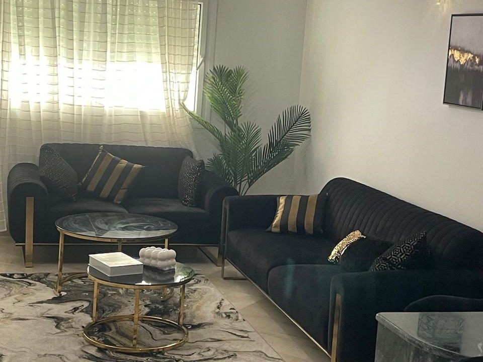 4c064084-9691-4d33-9a10-ddbf46eef5c9